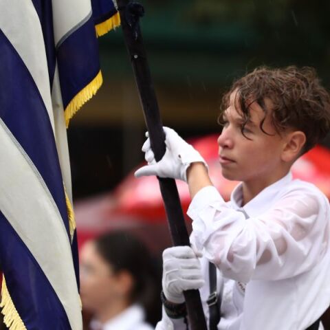 Θεσσαλονίκη: Υπό καταρρακτώδη βροχή η μαθητική παρέλαση για την επέτειο της 28ης Οκτωβρίου