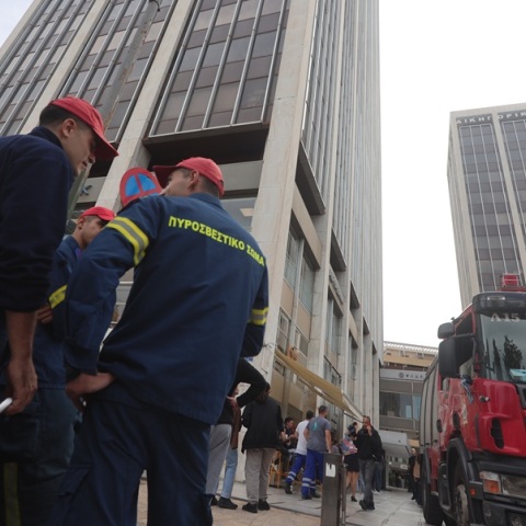 Λήξη συναγερμού στον Πύργο Αθηνών: Έσβησε η φωτιά