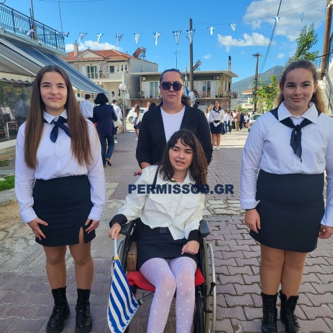 H Αλεξία παρέλασε έξι χρόνια μετά τον τραυματισμό της από αδέσποτη σφαίρα