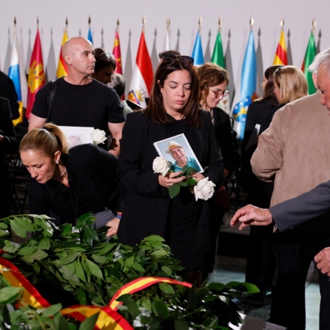 Μνημόσυνο για τα θύματα των περσινών φονικών πλημμυρών στη Βαλένθια της Ισπανίας