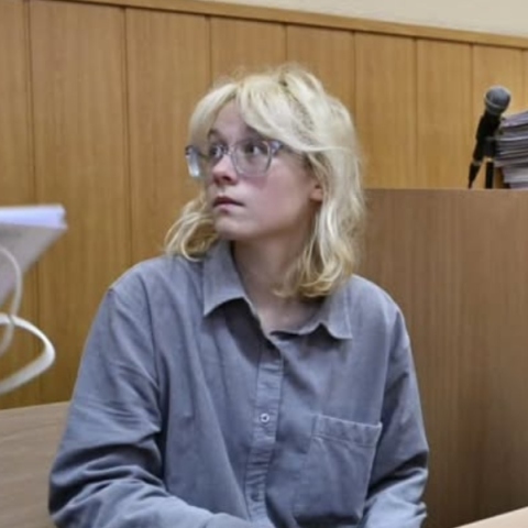 Η Νταϊάνα Λογκίνοβα κατά τη διάρκεια δίκης