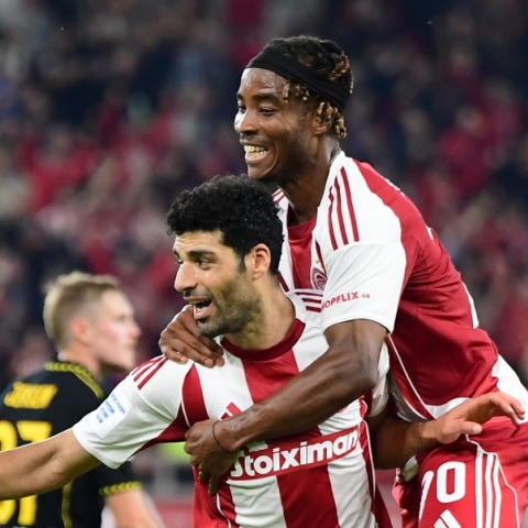 Ολυμπιακός-Άρης 2-1: Ποντένσε και Ταρεμί τον ανέβασαν προσωρινά στην κορυφή