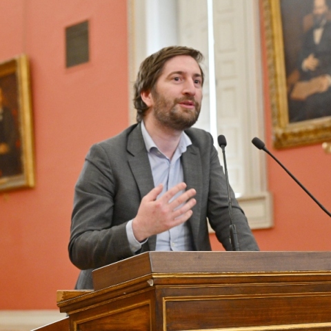 Ο υποδιευθυντής του Γαλλικού Ινστιτούτου Ελλάδος, Ματιέ Αμπγκράλ 