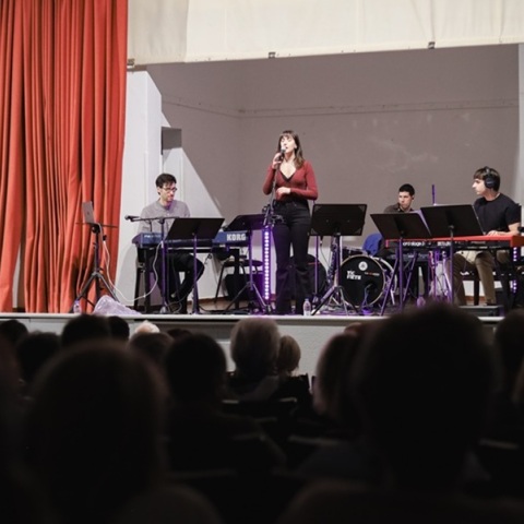 Η Χριστίνα Ψύχα με την μπάντα της στο Ελύμνιον, στη Λίμνη Ευβοίας