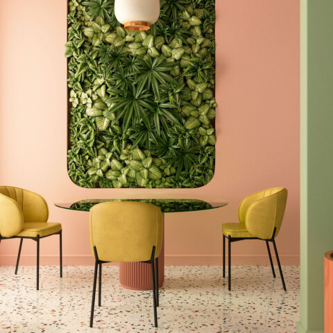 Χρώματα στους τοίχους και στα έπιπλα