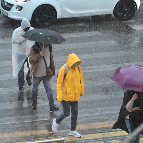 Πάνω από 1000 αστραπές και κεραυνοί έπεσαν στην Αττική σε δύο ώρες