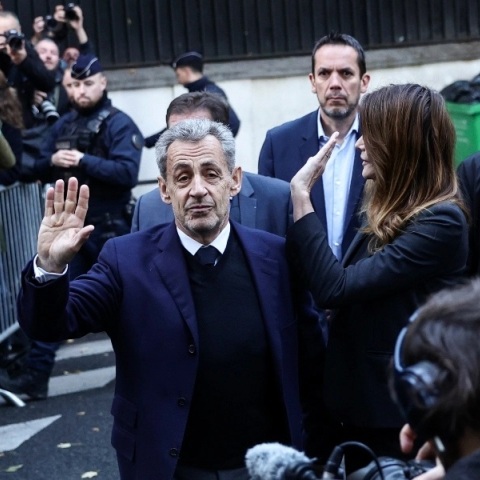 Ο Νικολά Σαρκοζί με την Κάρλα Μπρούνι