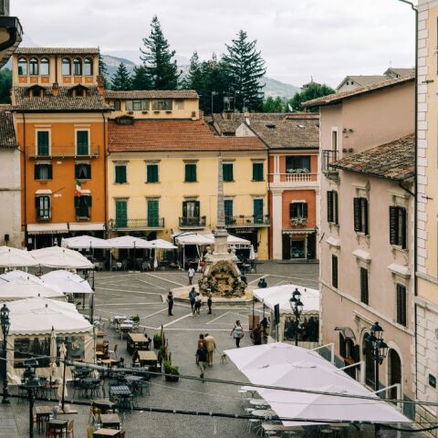 Το TikTok οδηγεί μετανάστες σε μικρή ιταλική πόλη: H απρόσμενη έκρηξη αφίξεων στη Λ’ Άκουιλα