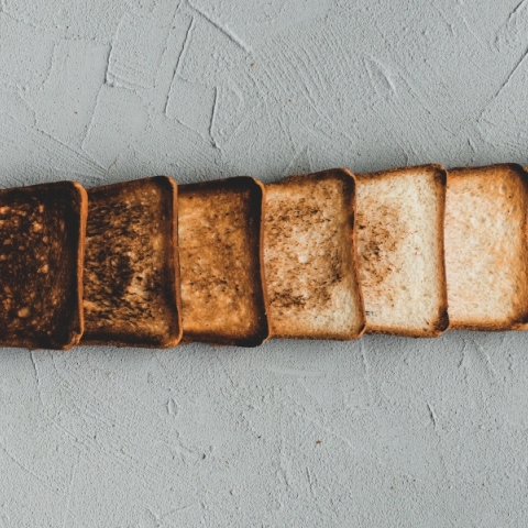 Τι λέει η επιστήμη για το ακρυλαμίδιο στα καμένα τρόφιμα και πώς να μειώσεις τον κίνδυνο