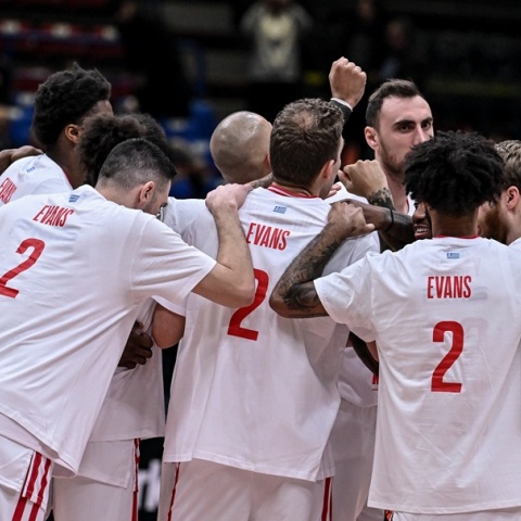 «Ποτέ μην χάνεις την ελπίδα σου» - Το συγκινητικό μπλουζάκι του Ολυμπιακού για τον Έβανς