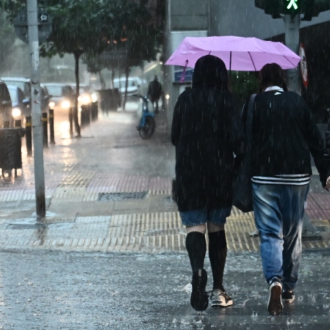 κακοκαιρία, βροχη, περαστικοί