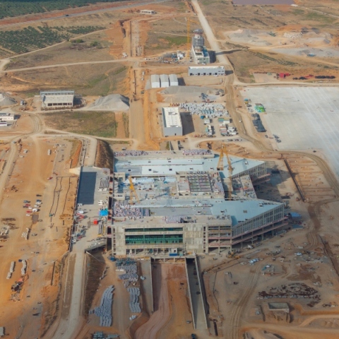 Ηράκλειο: Το 2027 ξεκινούν οι πρώτες δοκιμαστικές πτήσεις από το νέο αεροδρόμιο στο Καστέλλι	