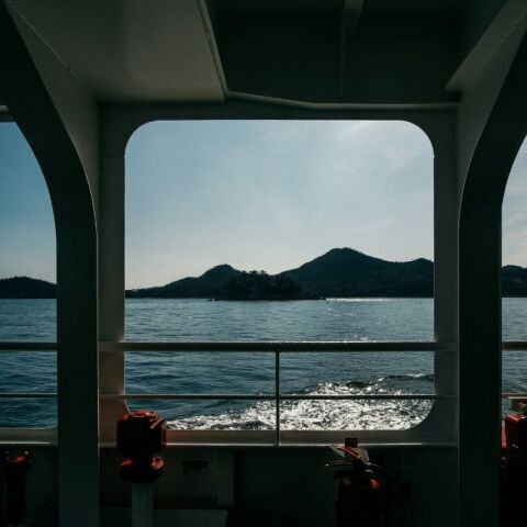 Νότια Κορέα: Φέρι προσέκρουσε σε νησίδα επειδή ο χειριστής κοιτούσε το κινητό του