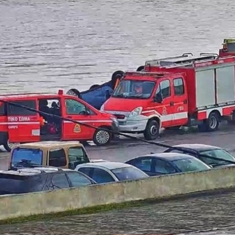 Κεφαλονιά, λιμανι, ασθενοφορο, πυροσβεστικο