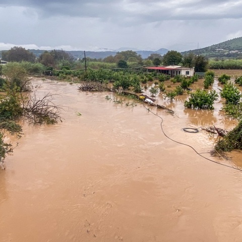 Μετρά τις πληγές της από την κακοκαιρία η Δυτική Ελλάδα - Παραμένουν αποκλεισμένοι κάτοικοι στα Τζουμέρκα