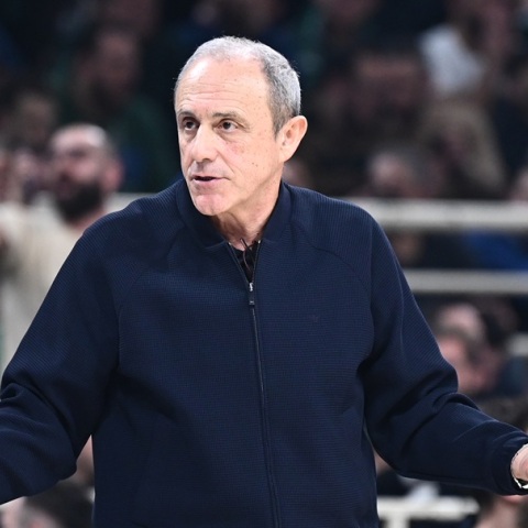 «Βόμβα» στην Αρμάνι Μιλάνο: Παραιτήθηκε από τη θέση του προπονητή ο Έτορε Μεσίνα