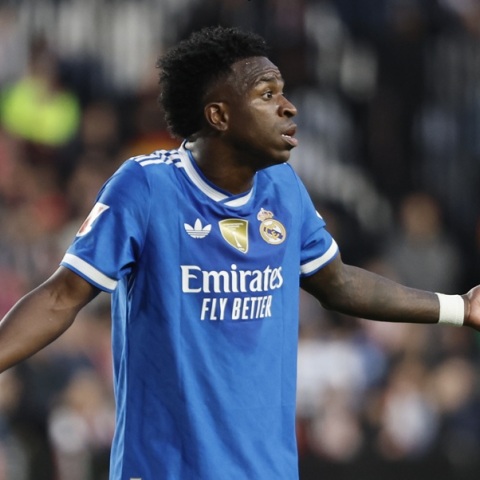 Ρεάλ Μαδρίτης: Στα άκρα οι σχέσεις Βινίσιους-Αλόνσο – «Δεν ανανεώνω όσο είναι στον πάγκο»