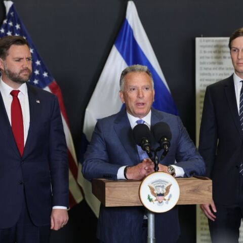 H διαρροή συνομιλιών που δείχνει τον απεσταλμένο του Τραμπ να «καθοδηγείται» από το Κρεμλίνο