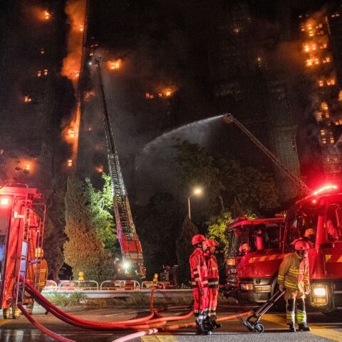 Φρίκη στο Χονγκ Κονγκ: Στους 36 οι νεκροί από τη τεράστια φωτιά σε συγκρότημα κατοικιών