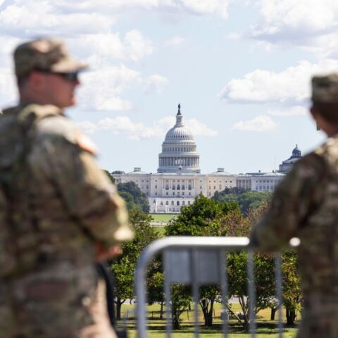 Πυροβολισμοί δύο μελών της Εθνοφρουράς ένα τετράγωνο από τον Λευκό Οίκο