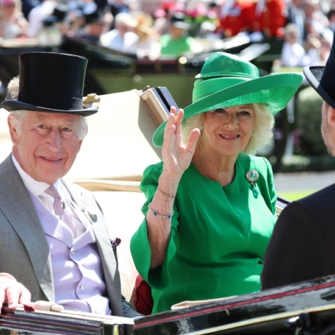 Ο βασιλιάς Κάρολος και η βασίλισσα Καμίλα στο Άσκοτ της Βρετανίας