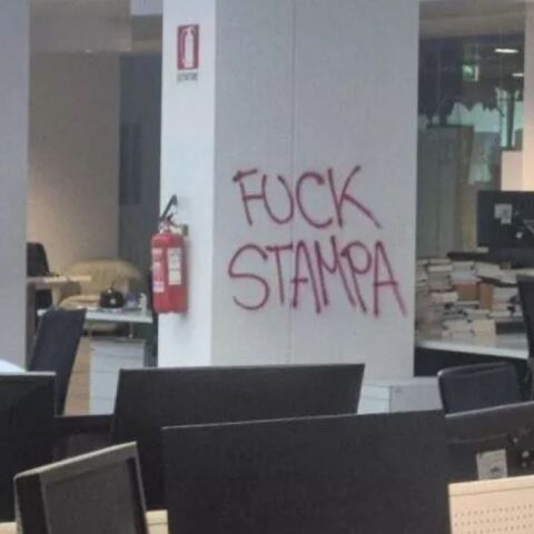 Επίθεση στην «La Stampa»: Καταδίκη από τη συντακτική ομάδα και μήνυμα υπεράσπισης της ελευθερίας του Τύπου