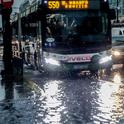 Κακοκαιρία Adel: Βουλωμένοι αγωγοί, πλημμυρισμένα οδικά δίκτυα και πτώσεις δέντρων