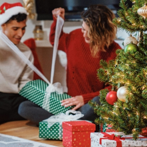 6 tips για να απολαύσετε τις γιορτές χωρίς στρες