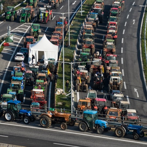 Ενισχύονται τα αγροτικά μπλόκα σε όλη την Ελλάδα - Πού έχει διακοπεί η κυκλοφορία