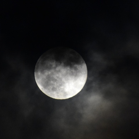 Η θεαματική «Ψυχρή Υπερπανσέληνος» θα φωτίσει τον ουρανό - Η Σελήνη στο υψηλότερο σημείο 