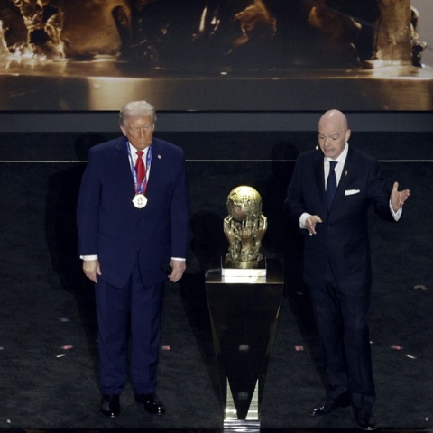 Το πρώτο βραβείο ειρήνης της FIFA έλαβε ο Ντόναλντ Τραμπ
