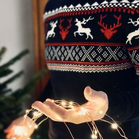 Η HSBC είπε «όχι» στα χριστουγεννιάτικα πουλόβερ – για να μη… θιγούν οι πελάτες