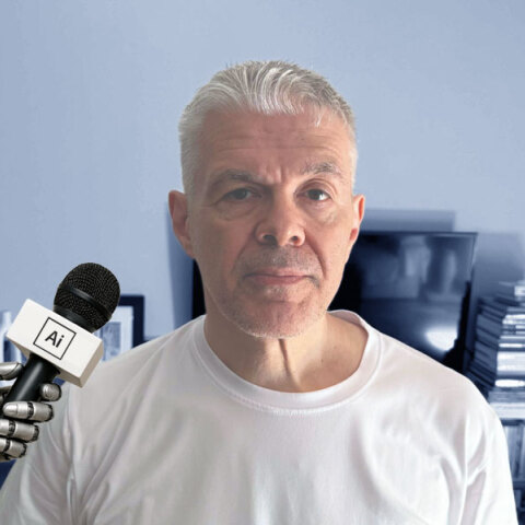 Μια A.I. δημοσιογράφος παίρνει συνέντευξη από τον Κυριάκο Αθανασιάδη