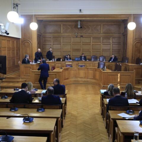 Η Εξεταστική πήρε φωτιά: Κωνσταντοπούλου–Ξυλούρης σε σύγκρουση χωρίς φρένα