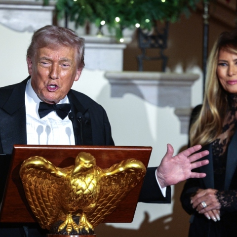 Ο Ντόναλντ Τραμπ και η Πρώτη Κυρία Μελάνια Τραμπ παρευρίσκονται στον Χορό του Κογκρέσου στο Μεγάλο Φουαγιέ του Λευκού Οίκου στην Ουάσινγκτον