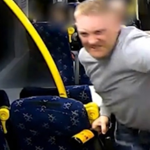 Σοκαριστική επίθεση μεθυσμένου σε τρένο