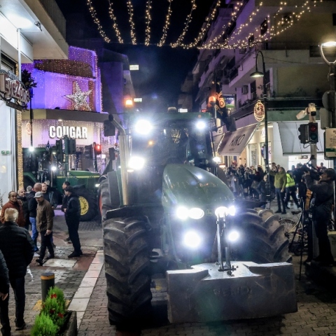 Διαμαρτυρία αγροτών στα γραφεία βουλευτών της Νέας Δημοκρατίας στη Λάρισα