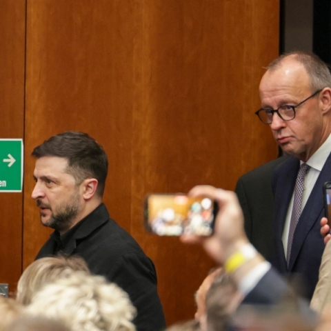 Ο πρόεδρος της Ουκρανίας Βολοντίμιρ Ζελένσκι με τον γερμανό καγκελάριο, Φρίντριχ Μερτς