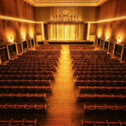 αδειο θεατρο