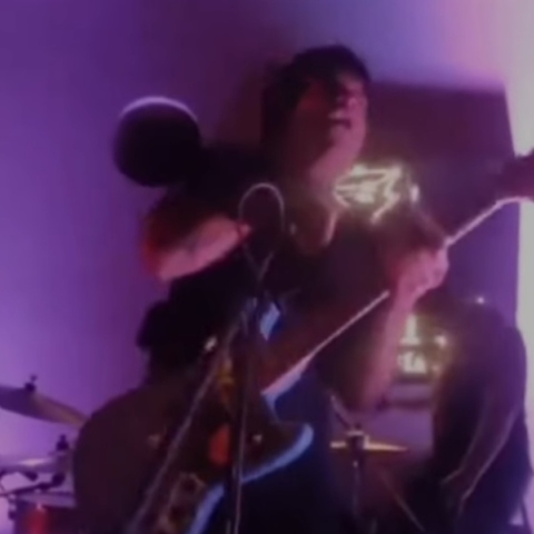 Τραγουδιστής υπέστη ηλεκτροπληξία κατά τη διάρκεια συναυλίας  