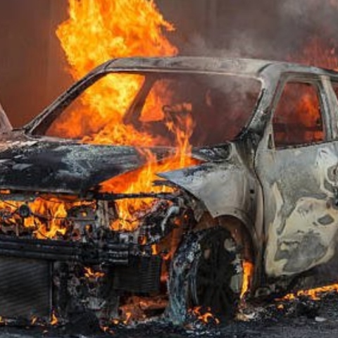 αυτκινητο καιγεται