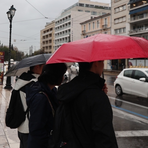 Καιρός, περαστικοι, βροχη
