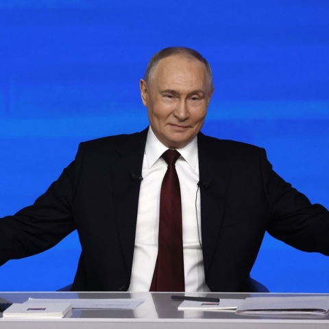 Κανονίστε ρομαντικά ταξίδια εσείς - Δημοσιογράφος έκανε πρόταση γάμου στη συνέντευξη του Πούτιν