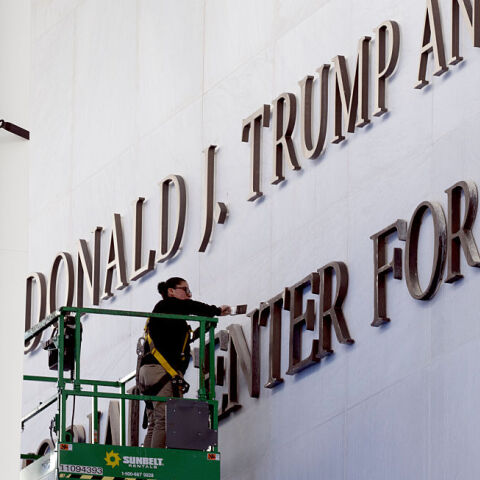 Το site του «Trump–Kennedy Center» κατοχυρώθηκε πριν καν βαφτεί το κτίριο