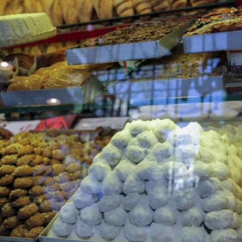 Μελομακάρονα και κουραμπιέδες