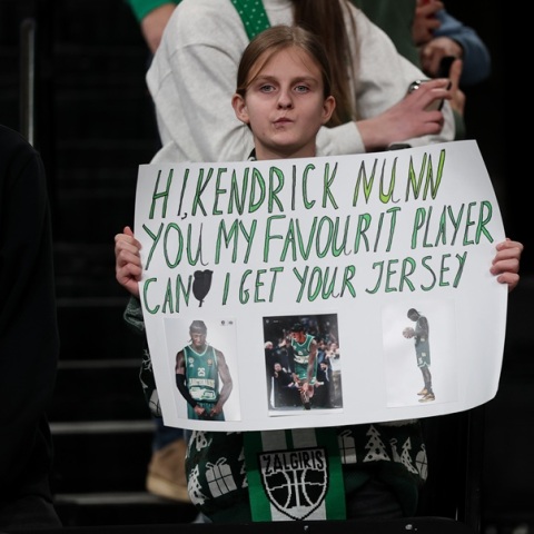 Ζήτησε τη φανέλα του Ναν και έγινε viral – Ο Παναθηναϊκός ψάχνει τη μικρή φίλη της Ζάλγκιρις