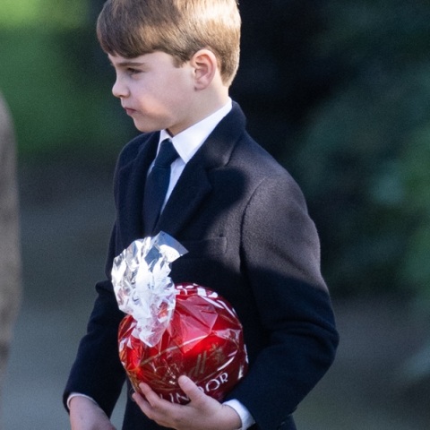 Ο πρίγκιπας Λούις έκλεψε (ξανά) τις εντυπώσεις - Άρπαξε το σοκολατένιο αυγό από τον Ουίλιαμ 