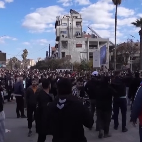 Συρία: Απαγόρευση της κυκλοφορίας στη Λαττάκεια μετά τα βίαια επεισόδια με έναν νεκρό