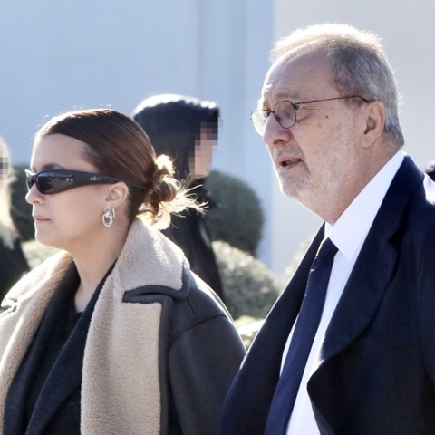 Κηδεία Γιώργου Παπαδάκη: «Έσπασε» ο Στρατής Λιαρέλλης στον επικήδειο - «Για μένα ήταν αδερφός»