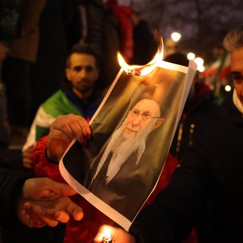 Σε κρίσιμο σταυροδρόμι το Ιράν: Τα τέσσερα πιθανά σενάρια για την Ισλαμική Δημοκρατία